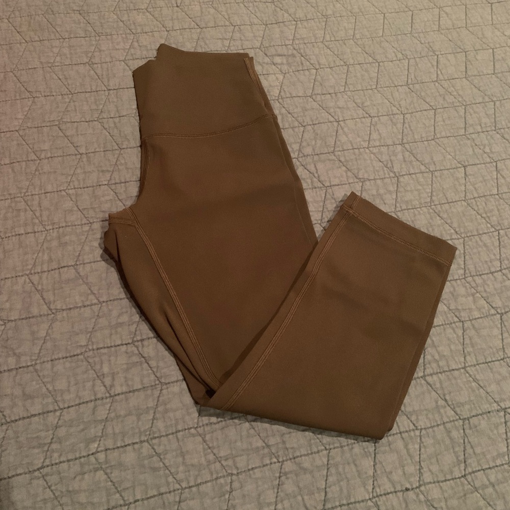 lulu lemon crop 23” size 4 in olive green